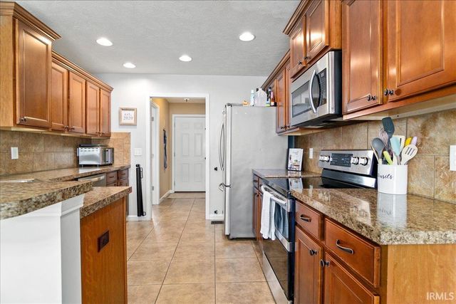 12410 Canyon Rock Drive, Evansville, IN 47725