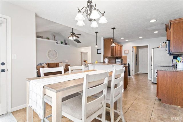 12410 Canyon Rock Drive, Evansville, IN 47725