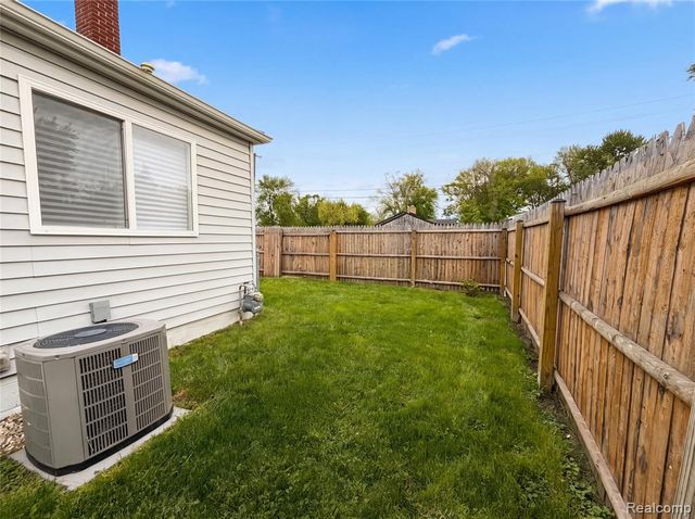 26311 Hopkins Street, Inkster, MI 48141