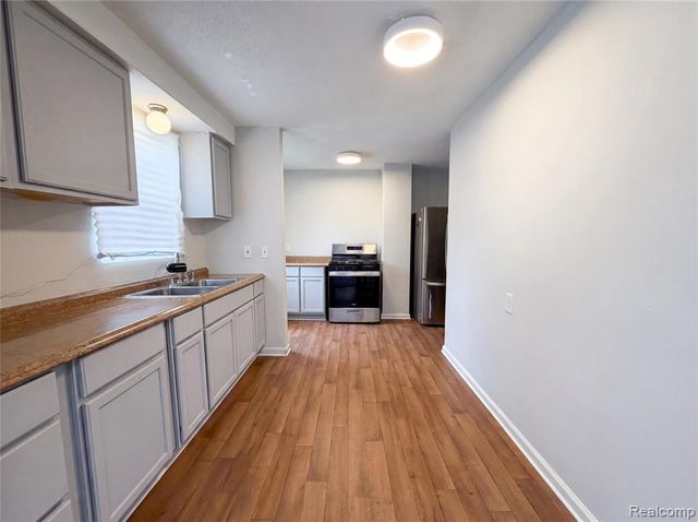 26311 Hopkins Street, Inkster, MI 48141