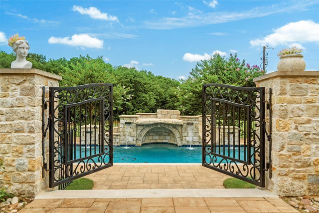 4101 Howard Road, Waxahachie, TX 75165