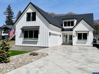 335 Janice Ct, Detroit, OR 97342