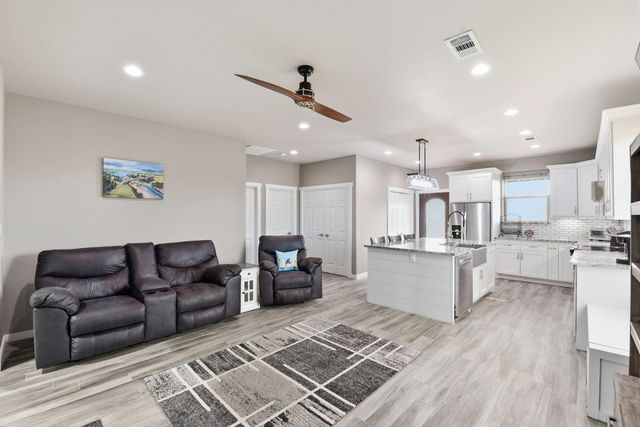 369 Air Park Drive, Livingston, TX 77351