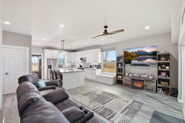 369 Air Park Drive, Livingston, TX 77351