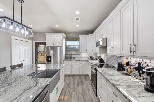 369 Air Park Drive, Livingston, TX 77351