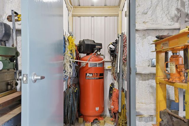 369 Air Park Drive, Livingston, TX 77351