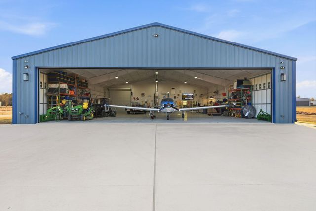 369 Air Park Drive, Livingston, TX 77351