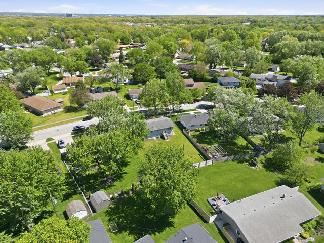 723 Maple Lane, Crown Point, IN 46307