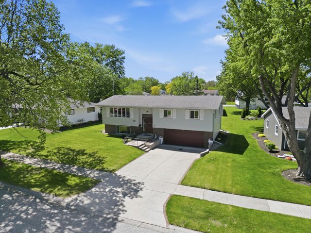 723 Maple Lane, Crown Point, IN 46307