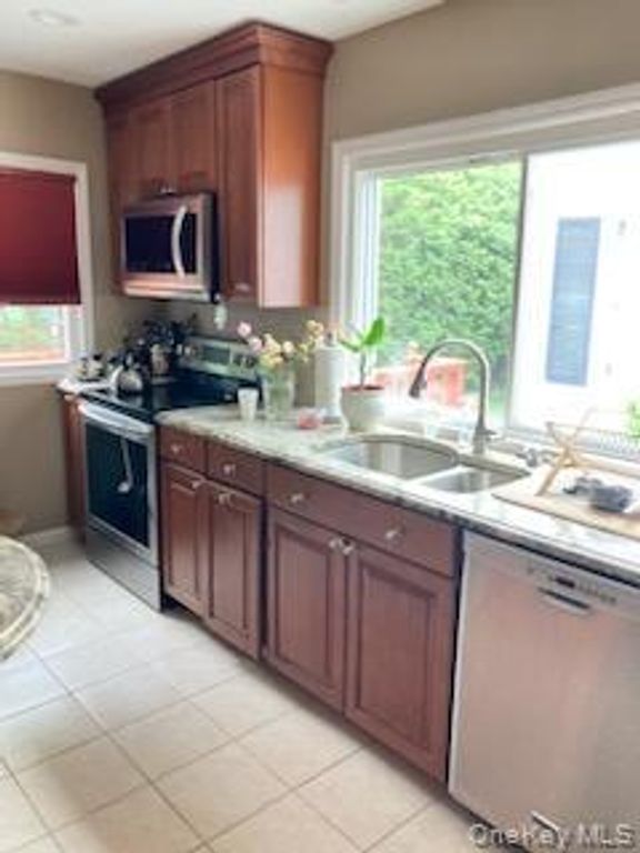 87 11th Avenue, South Huntington, NY 11746 — photo 3