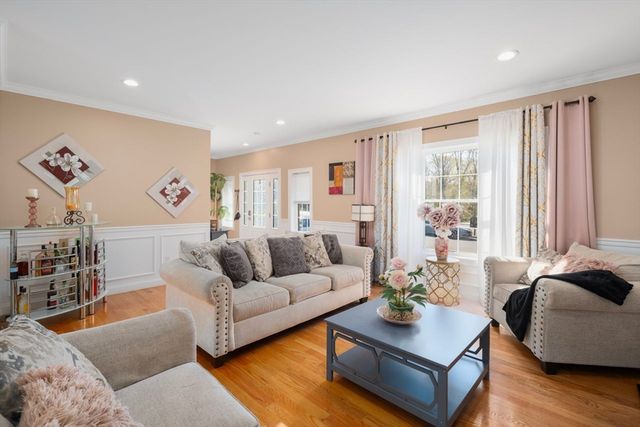 14 Dover Street, Lincoln, RI 02865