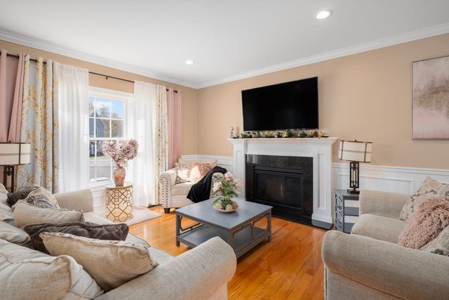 14 Dover Street, Lincoln, RI 02865