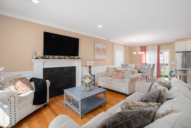 14 Dover Street, Lincoln, RI 02865