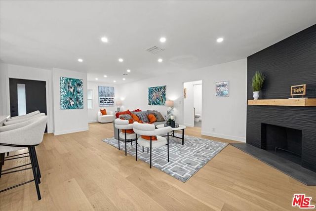 5815 Saloma Avenue, Van Nuys, CA 91411