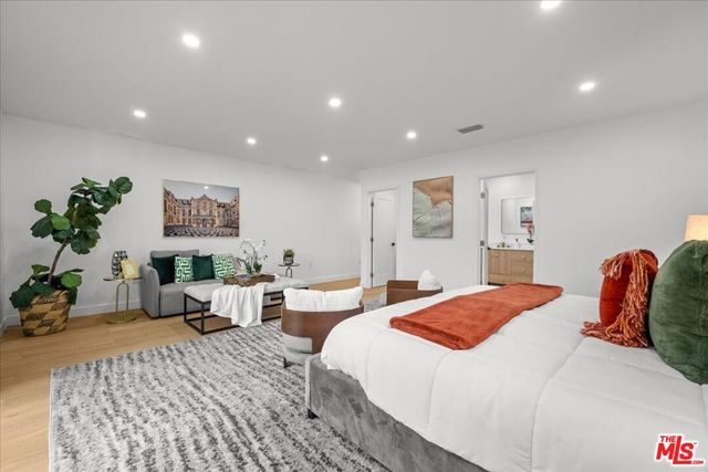 5815 Saloma Avenue, Van Nuys, CA 91411