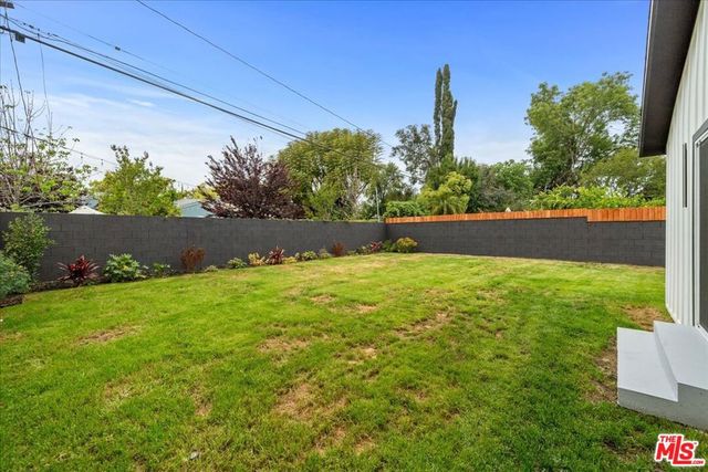 5815 Saloma Avenue, Van Nuys, CA 91411