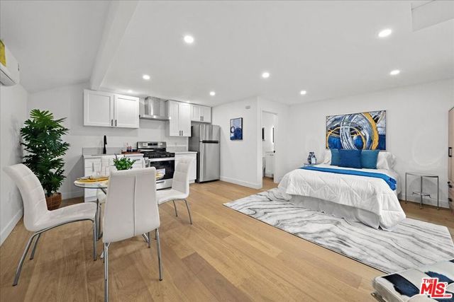 5815 Saloma Avenue, Van Nuys, CA 91411