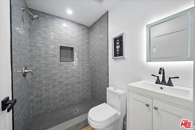 5815 Saloma Avenue, Van Nuys, CA 91411