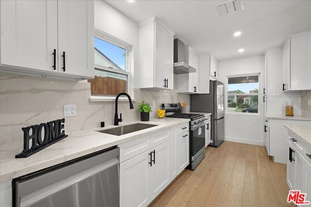 5815 Saloma Avenue, Van Nuys, CA 91411