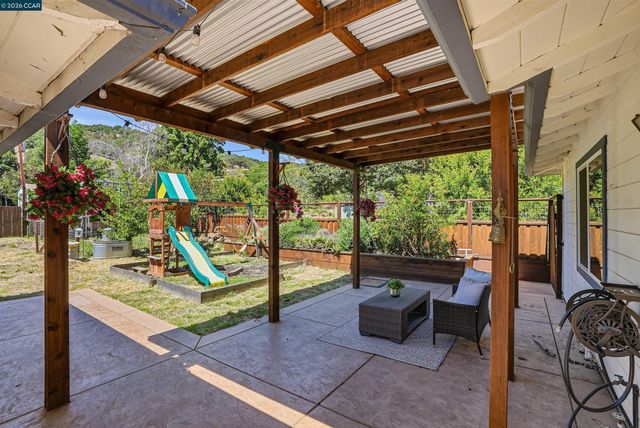 1911 Franklin Canyon Rd, Martinez, CA 94553