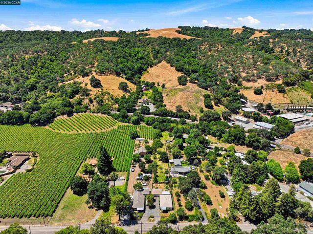 1911 Franklin Canyon Rd, Martinez, CA 94553