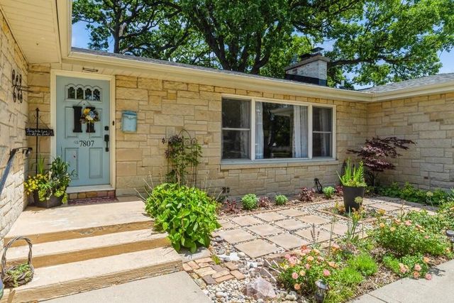 7807 Pershing BOULEVARD, Kenosha, WI 53142
