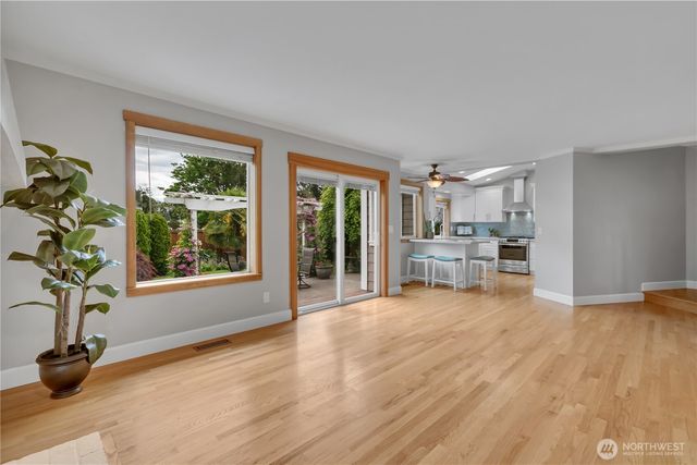 1125 S 258th Street, Des Moines, WA 98198