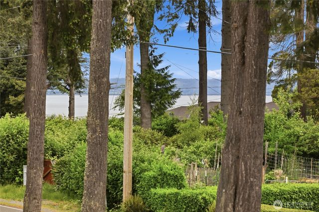 1125 S 258th Street, Des Moines, WA 98198