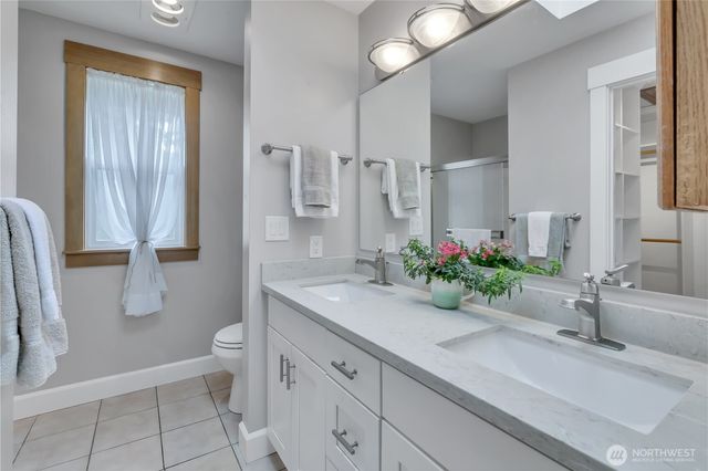 1125 S 258th Street, Des Moines, WA 98198