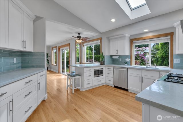 1125 S 258th Street, Des Moines, WA 98198