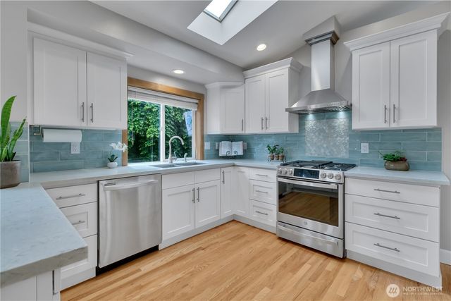 1125 S 258th Street, Des Moines, WA 98198