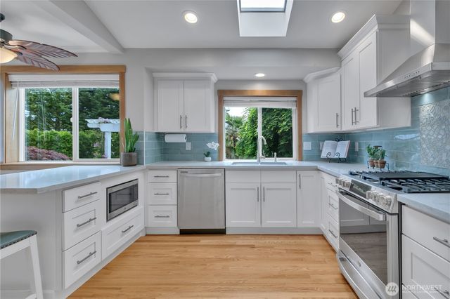 1125 S 258th Street, Des Moines, WA 98198