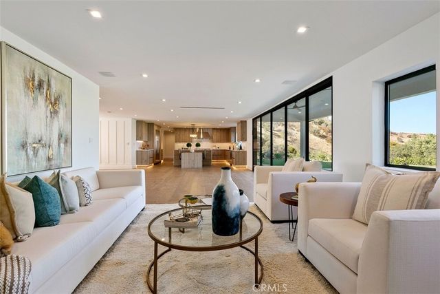 17269 Luverne Place, Encino, CA 91316