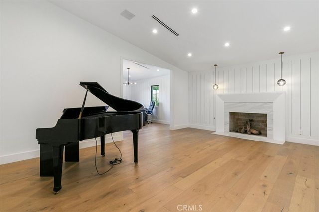 17269 Luverne Place, Encino, CA 91316