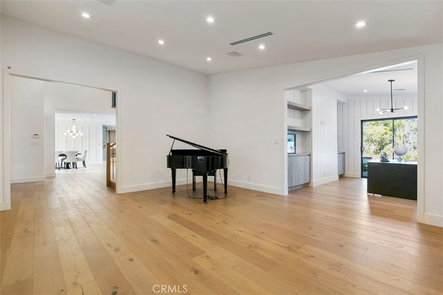 17269 Luverne Place, Encino, CA 91316