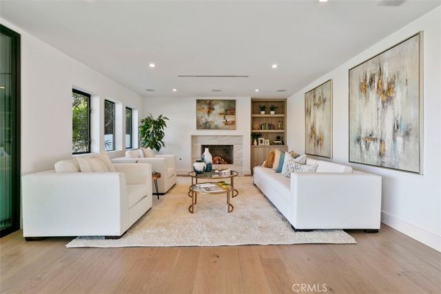 17269 Luverne Place, Encino, CA 91316