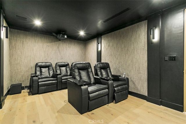 17269 Luverne Place, Encino, CA 91316