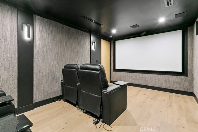 17269 Luverne Place, Encino, CA 91316