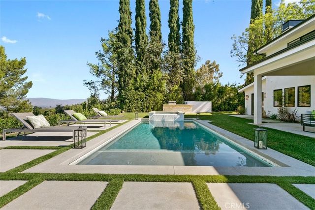 17269 Luverne Place, Encino, CA 91316