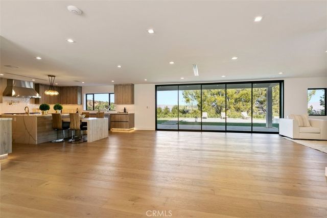 17269 Luverne Place, Encino, CA 91316