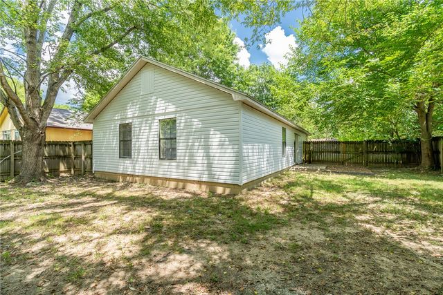 559 S Ray Avenue, Fayetteville, AR 72701