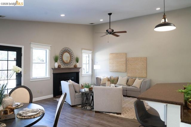 3894 Mission Ct, Oakley, CA 94561