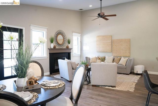3894 Mission Ct, Oakley, CA 94561