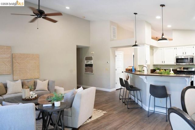 3894 Mission Ct, Oakley, CA 94561