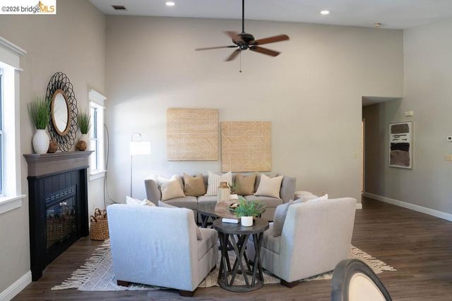 3894 Mission Ct, Oakley, CA 94561