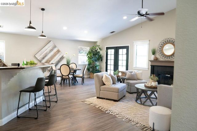 3894 Mission Ct, Oakley, CA 94561