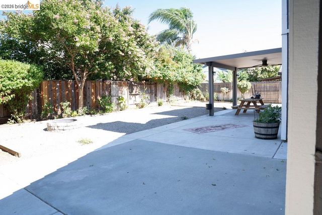 3894 Mission Ct, Oakley, CA 94561