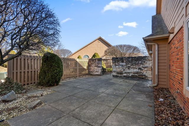 911 Westminster Lane, Munster, IN 46321