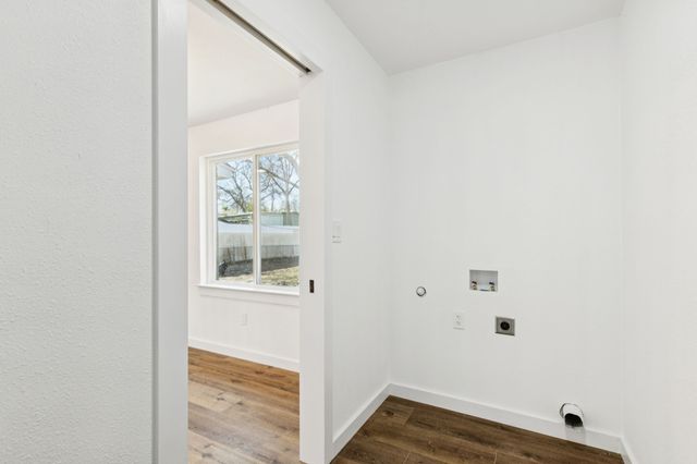 10325 Maylee Boulevard, Dallas, TX 75228