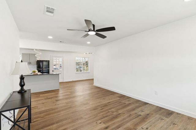 10325 Maylee Boulevard, Dallas, TX 75228